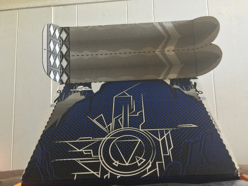Illustration for article titled Loot Anime Episode 13: Blade Unboxing